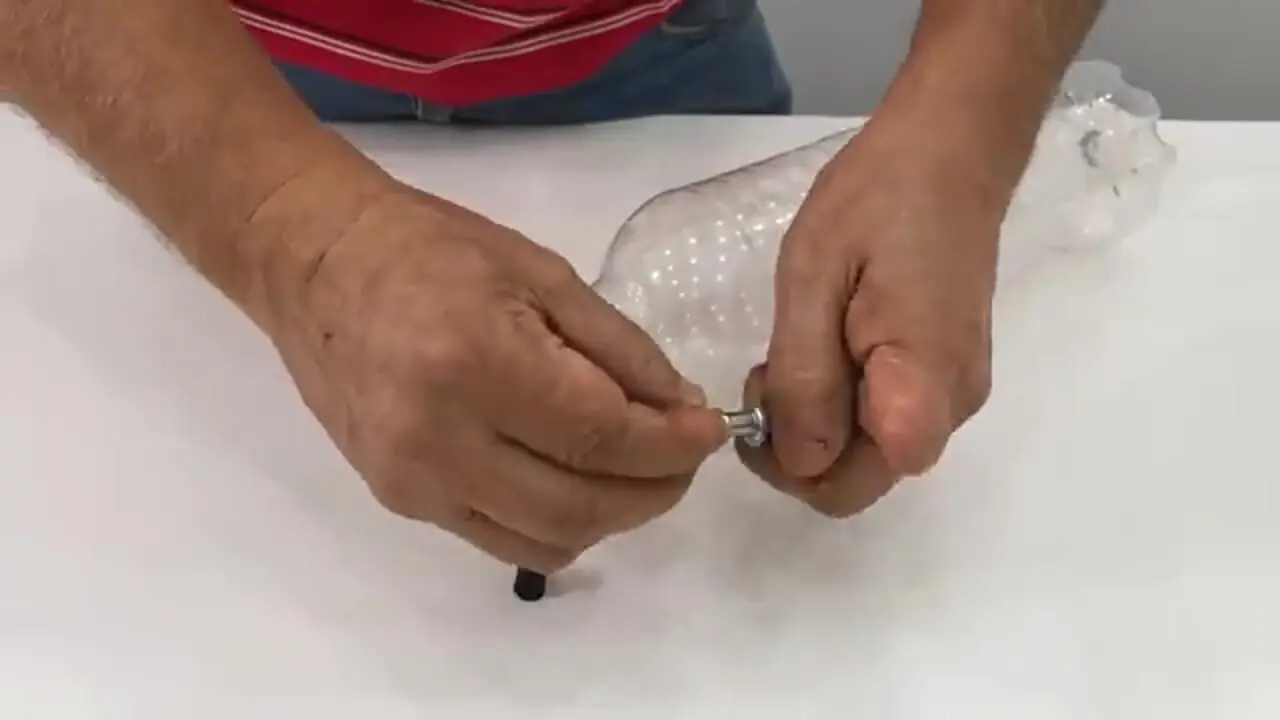 (ویدئو) چگونه با بطری پلاستیکی اسپری رنگ بسازیم؟