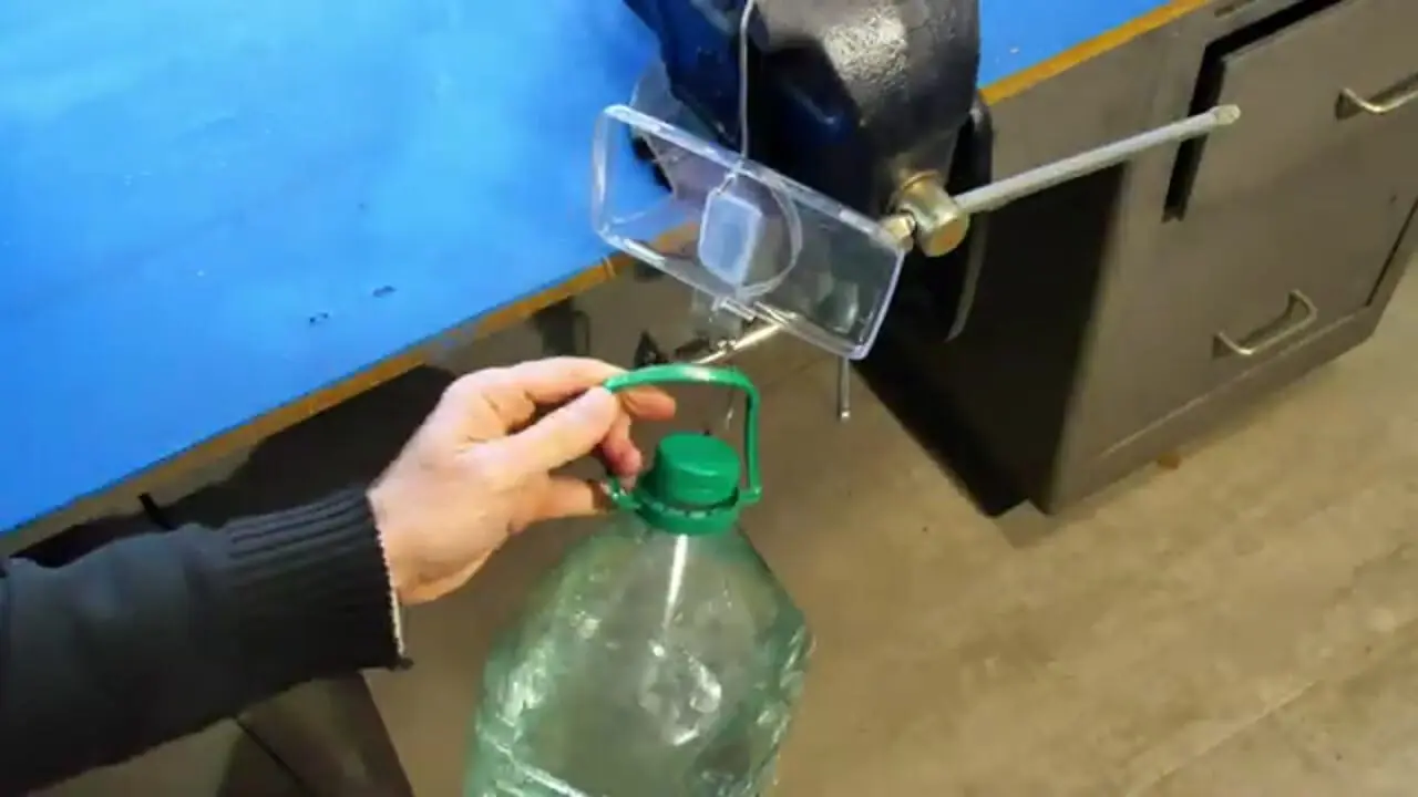 (ویدئو) روشی مبتکرانه برای تعمیر وسیله های پلاستیکی شکسته
