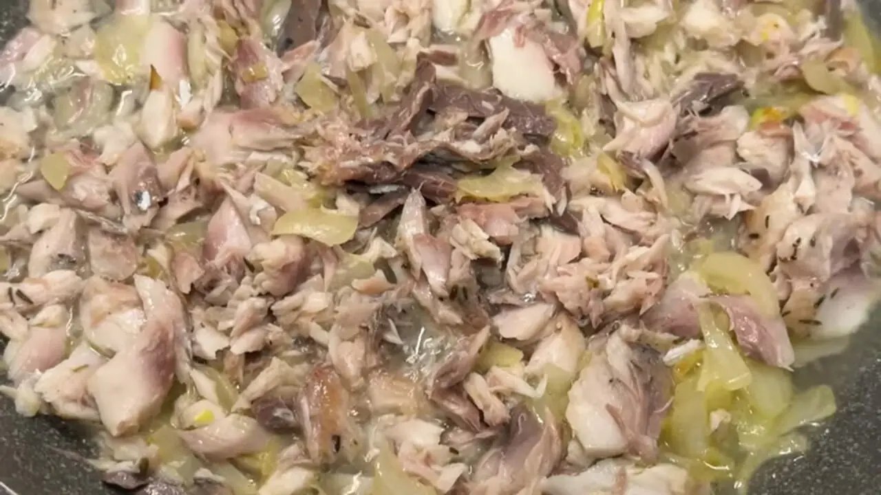 ببینید؛ طرز تهیه یک پاستا مدیترانه ای با ماهی به شیوه آشپز ایتالیایی