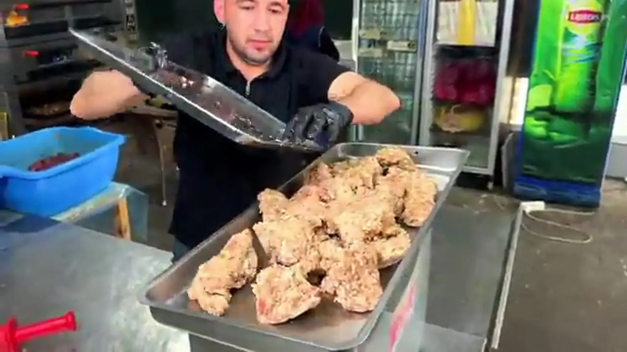ببینید؛ غذای خیابانی در ازبکستان؛ پخت «نهورگی اوش» برای 500 مهمان