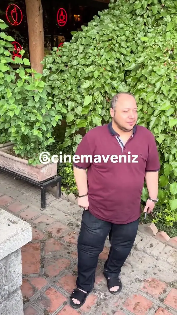 ببینید؛ واکنش جالب مازیار لرستانی به دیدن یک گربه طلایی در حاشیه مراسم بزرگداشت گلاب آدینه