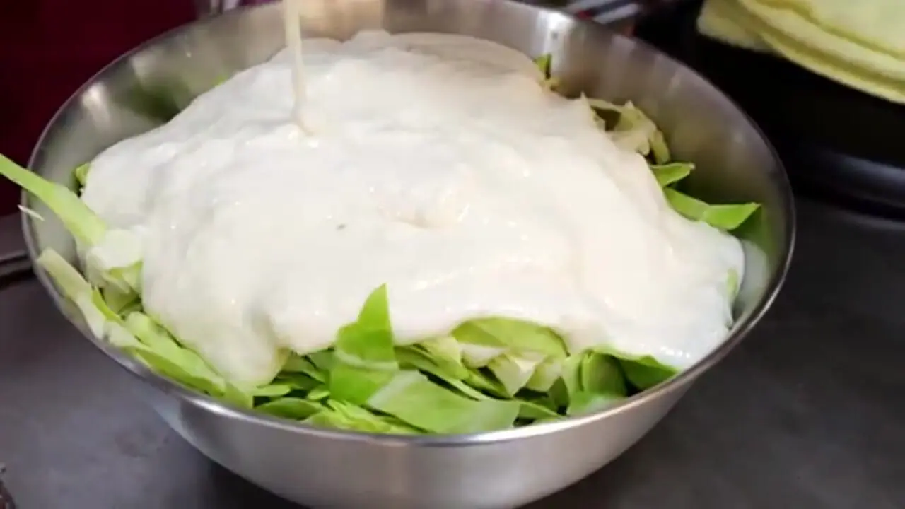 ببینید؛ غذای خیابانی در ژاپن؛ پخت اوکونومیاکی (Okonomiyaki) در اوساکا