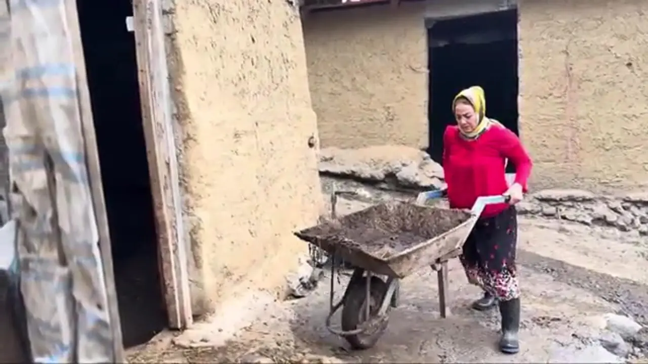 ببینید؛ غذای روستایی در ایران؛ دوشیدن شیر گاو، تهیه پنیر خانگی و پخت خشیل