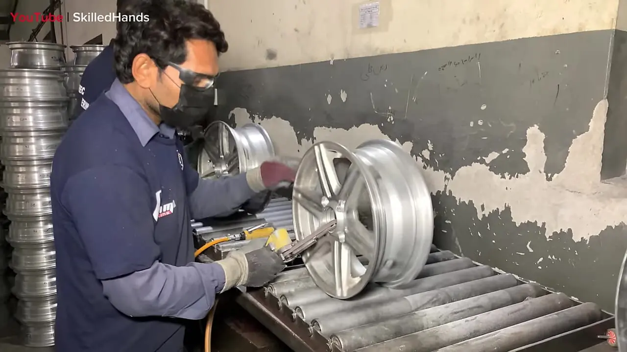 ببینید؛ چگونه رینگ آلیاژی خودروهای لوکس تولید می شود؟