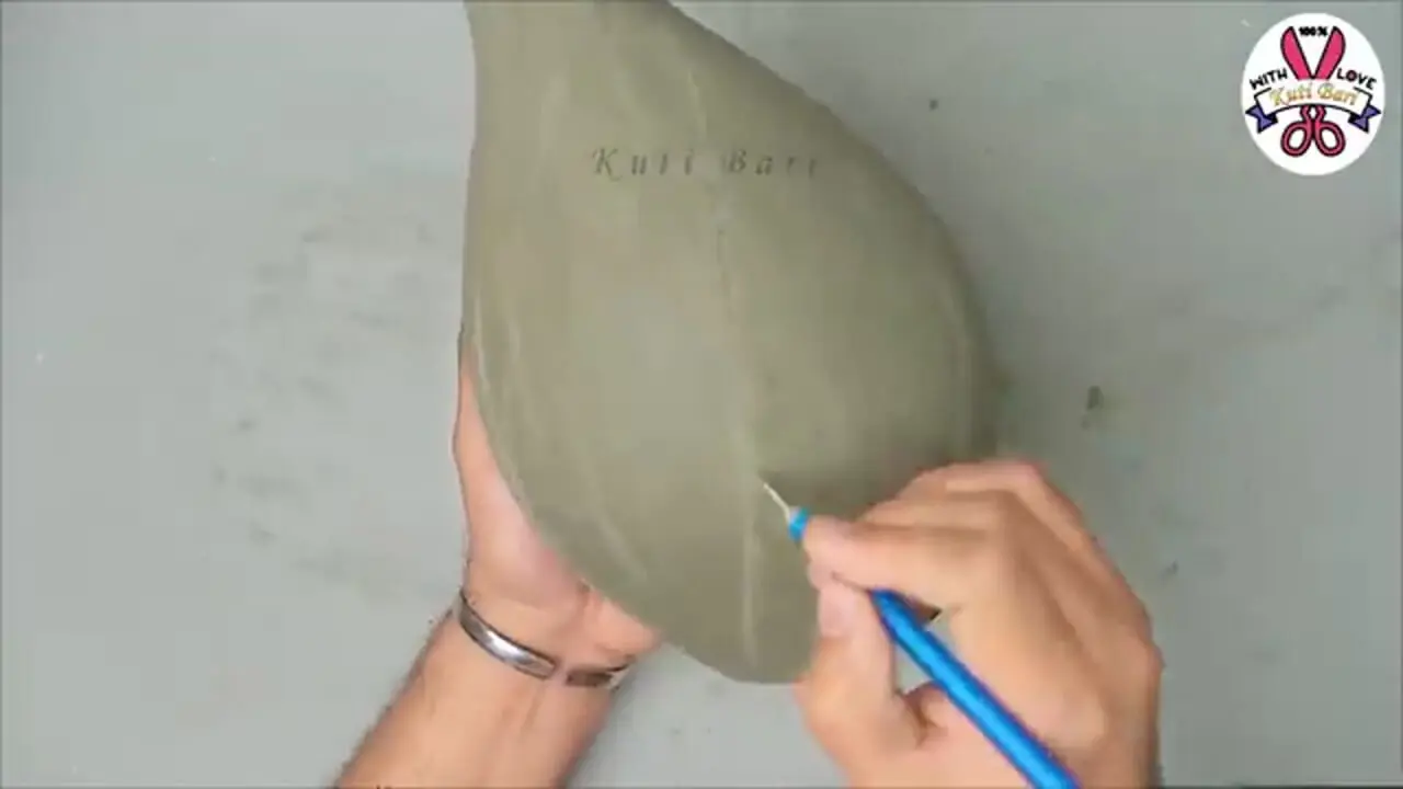 ببینید؛ نحوه ساخت یک چراغ رومیزی ساده و زیبا با بطری پلاستیکی و سیمان