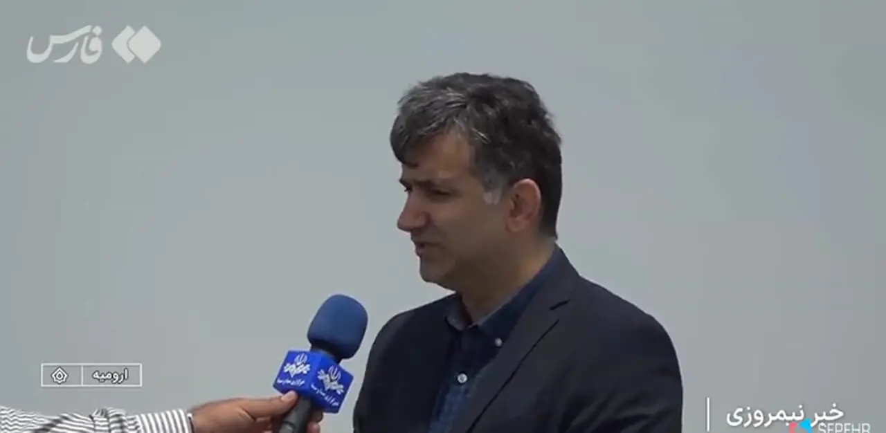 ببینید؛ چرا در بخش خشک شده دریاچه ارومیه گودال عمیق بوجود آمده؛ گودالی با جریان آب شور و دمای ۴۵ درجه