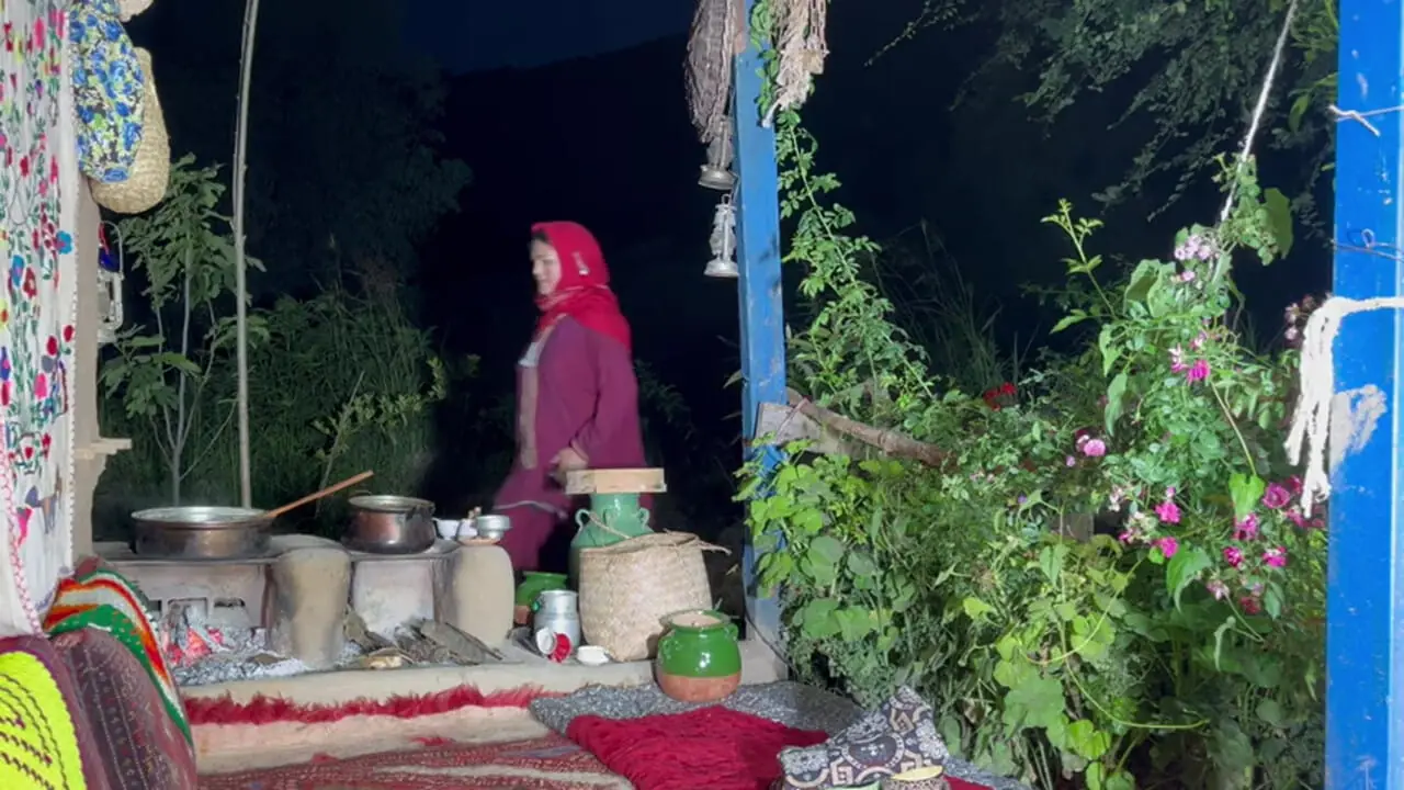 ببینید؛ غذای روستایی در ایران؛ پخت نان حلوایی