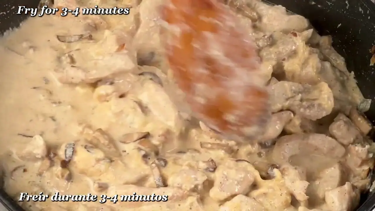 ببینید؛ طرز تهیه خوراک مرغ خامه ای با 2 فیله مرغ به روش اسپانیایی