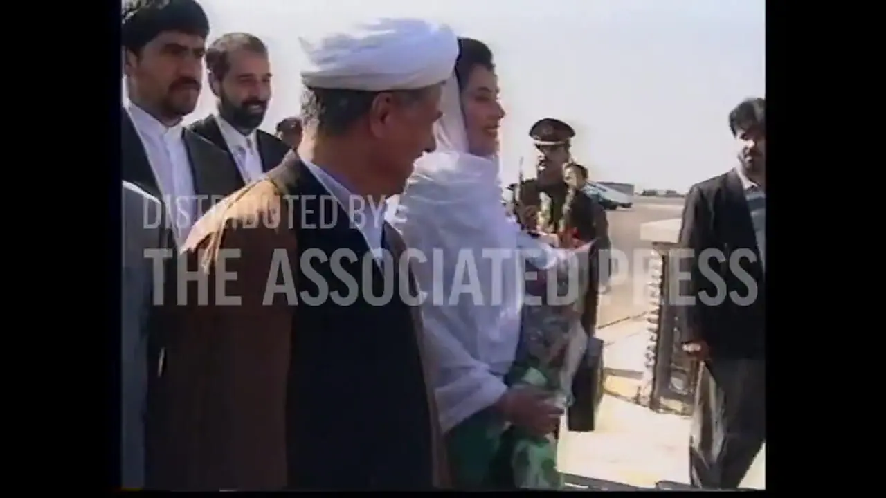 ببینید؛ سفر در زمان؛ استقبال «هاشمی رفسنجانی» از «بی نظیر بوتو»؛ سال 1374
