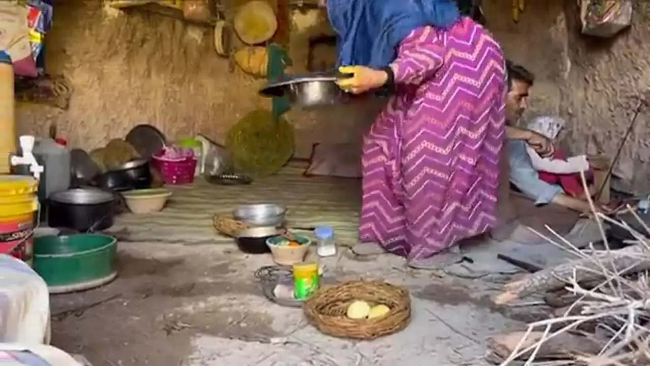 ببینیدغ غذای روستایی در ایران؛ پخت باقالی پلو با مرغ و نان محلی تازه