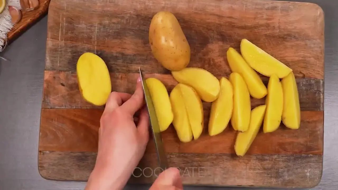ببینید؛ یک روش جدید برای پخت بال مرغ با نوشابه و سس مخصوص