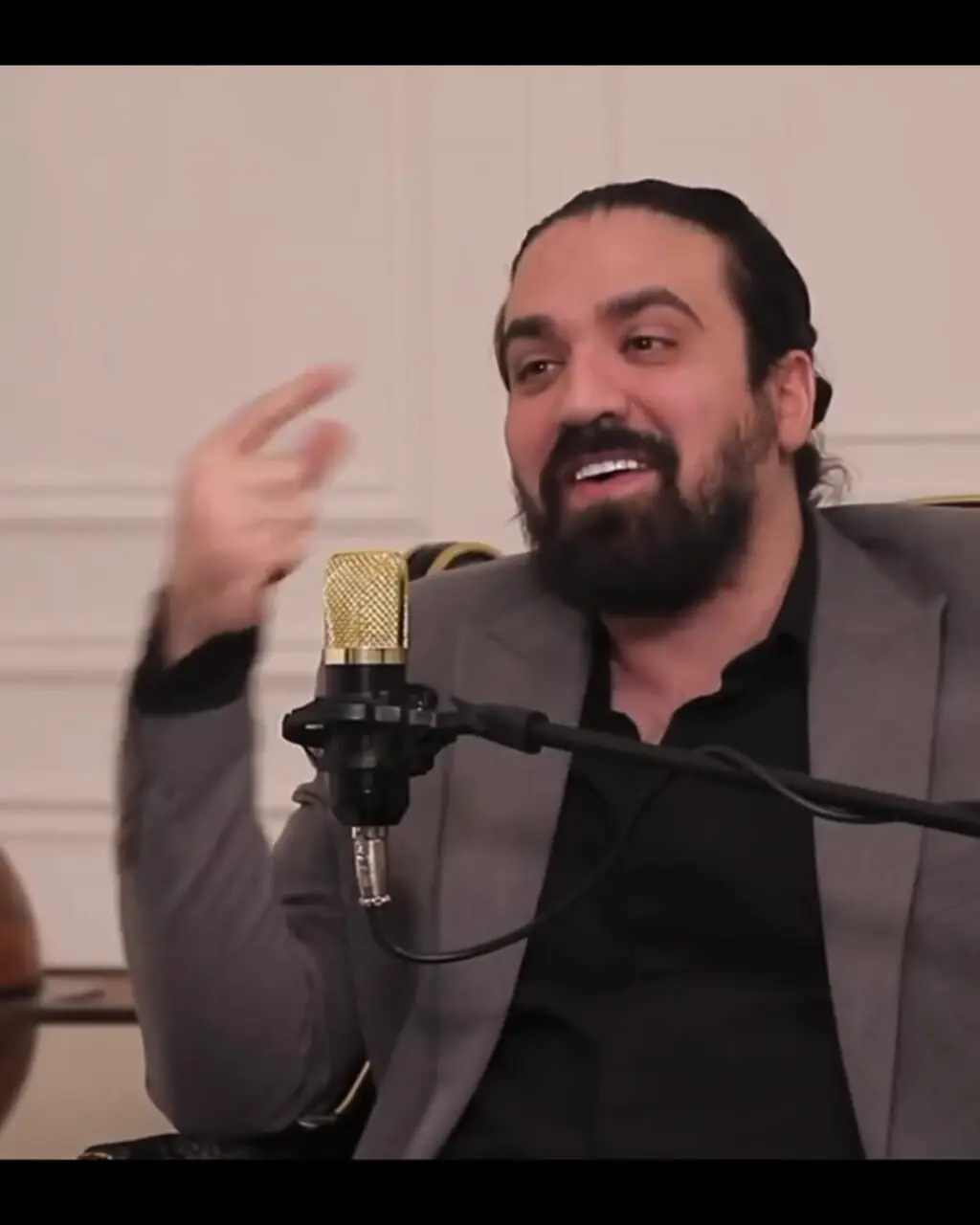 ببینید؛ آقای بازیگر:‌خیلی ها فکر می‌کنن من همیشه نشئه‌ام! طرف میاد میگه بریم سر بساط همه چی آماده اس!