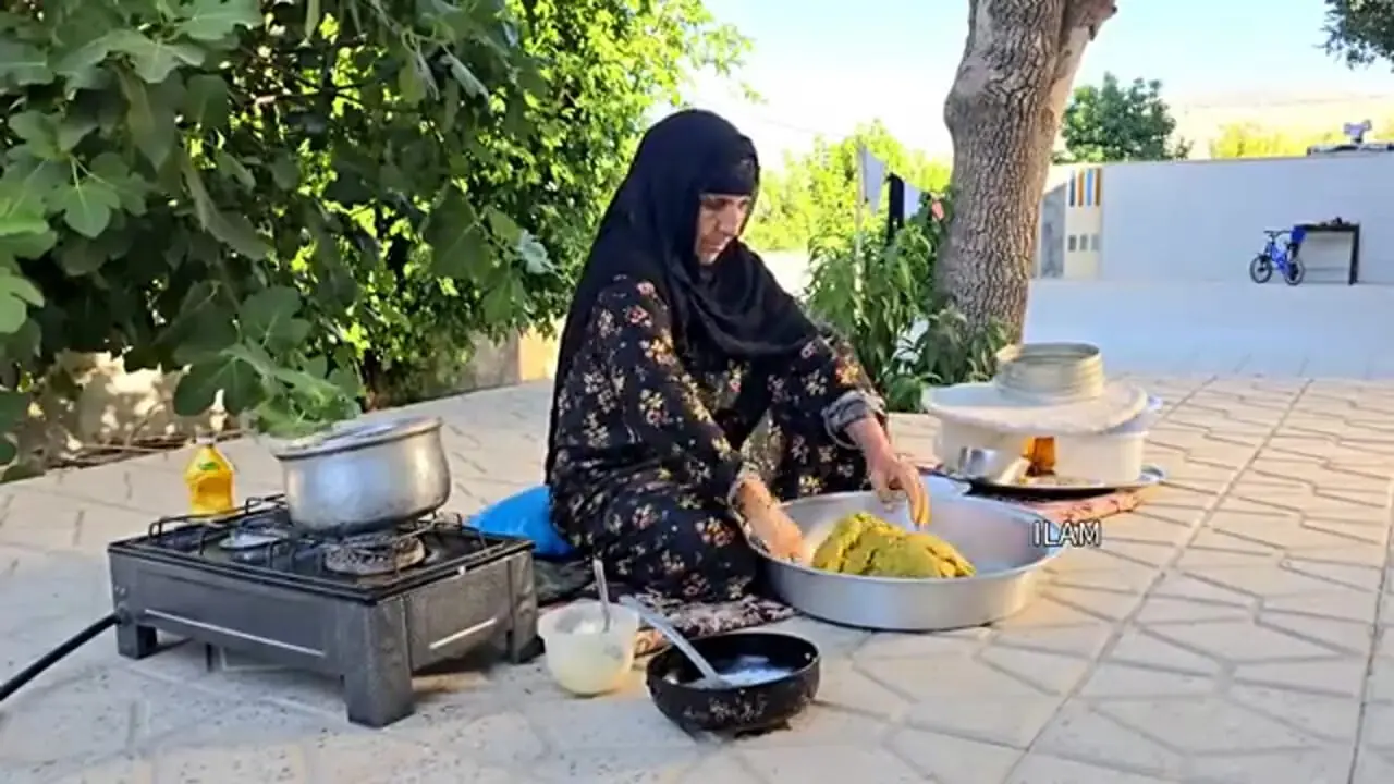ببینید؛ غذای روستایی در ایلام؛ فرآیند پخت شیرینی محلی بژی «برساق»
