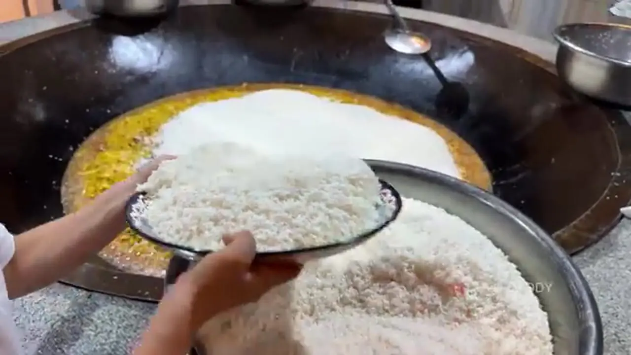 ببینید؛ غذای خیابانی در ازبکستان؛ پخت 500 کیلو سمرقند پلو با گوشت برای مراسم عروسی در تاشکند