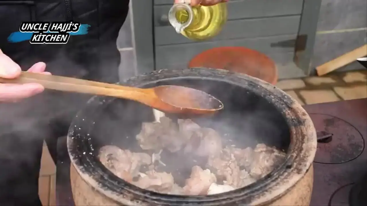 ببینید؛ غذای روستایی در ترکیه؛ پخت یک خورشت سنتی با گوشت و سبزیجات