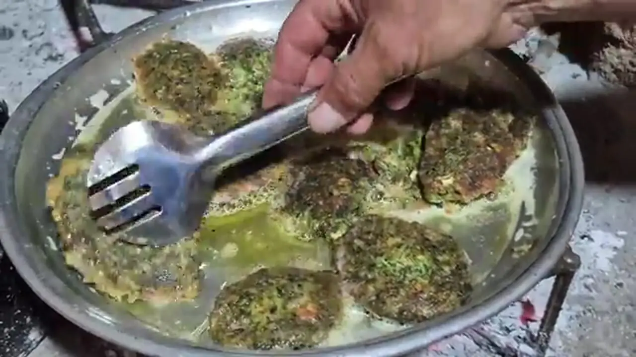 ببینید؛ غذای روستایی در ایران؛ پخت کوکو سبزی و کوکو سیب زمینی
