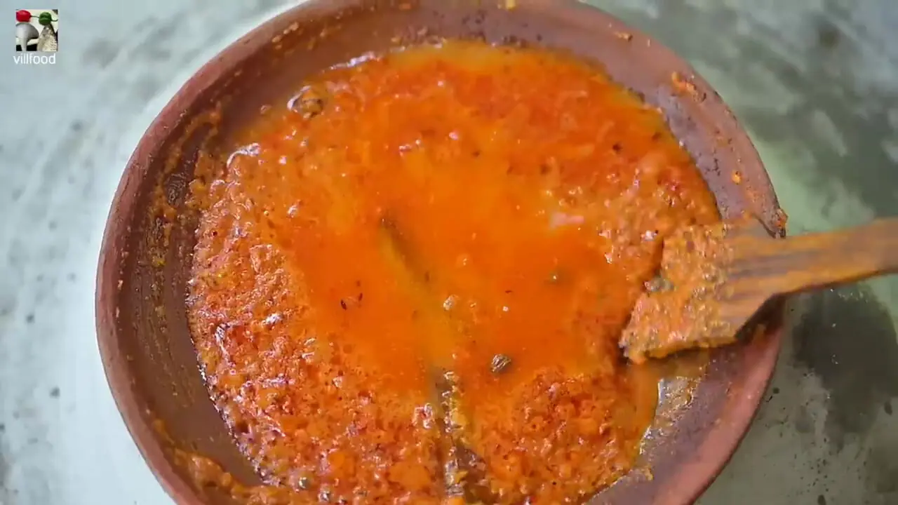 ببینید؛ غذای روستایی در هند؛ پخت خوراک کاری تخم مرغ