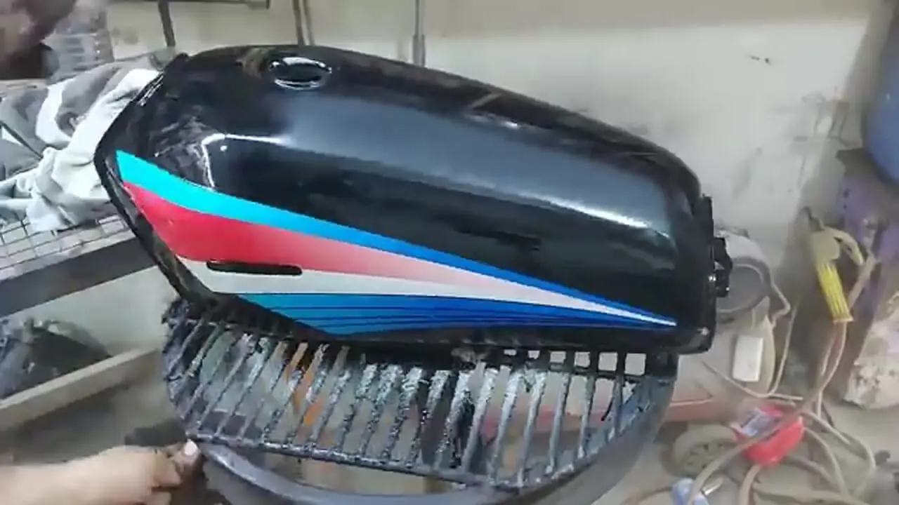 ببینید؛ مراحل بازسازی یک موتورسیکلت هوندا CG-125 فرسوده و زنگ زده