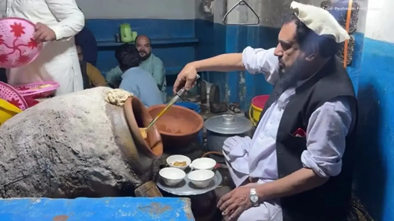 ببینید؛ غذای خیابانی در پاکستان؛ پخت 200 کیلو کله پاچه در پیشاور