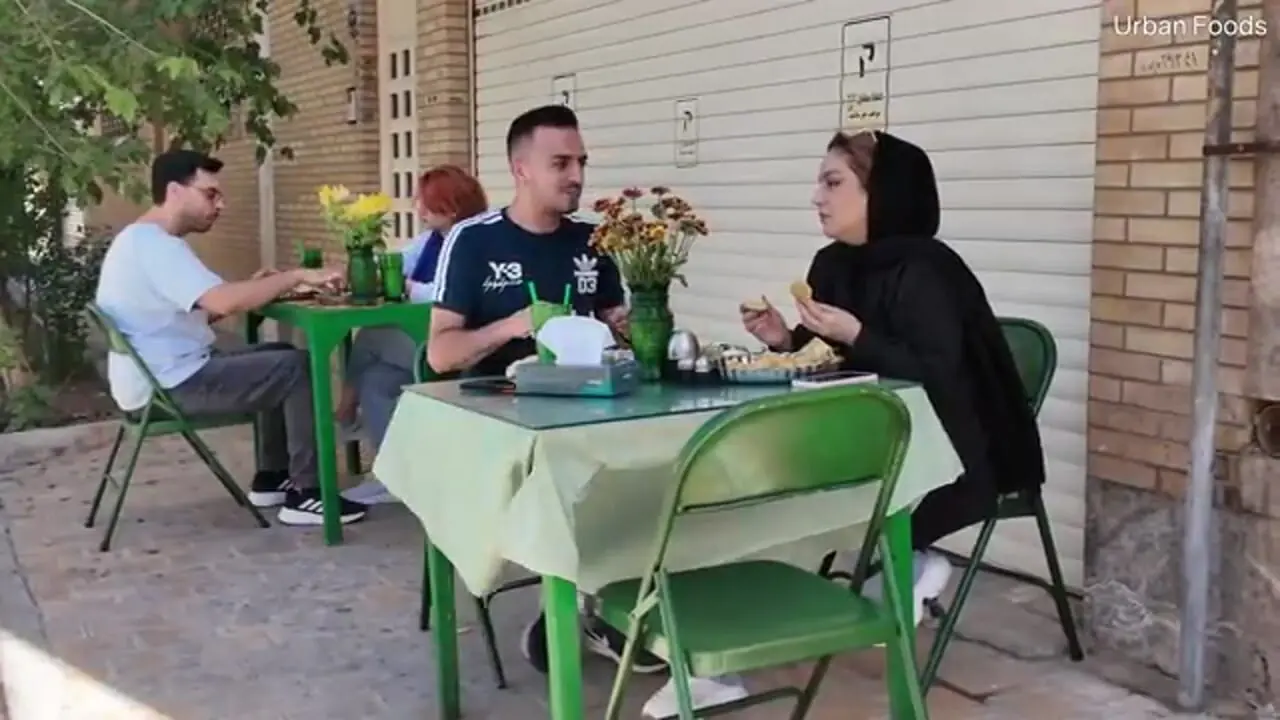 ببینید؛ غذای خیابانی در اصفهان؛ پخت بریانی اصیل با گوشت تازه گوسفند و نان داغ