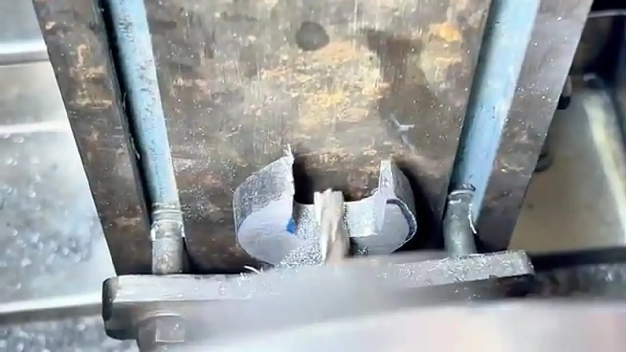 ببینید؛ نحوه ساخت آچار با استفاده از فولاد یک تکه با دستگاه CNC