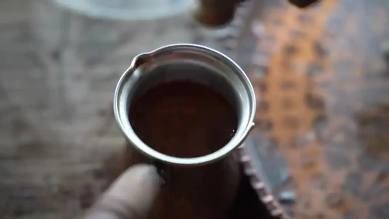 ببینید؛ غذای روستایی در ایران؛ پخت چلو مرغ زعفرانی در جنگل های گیلان