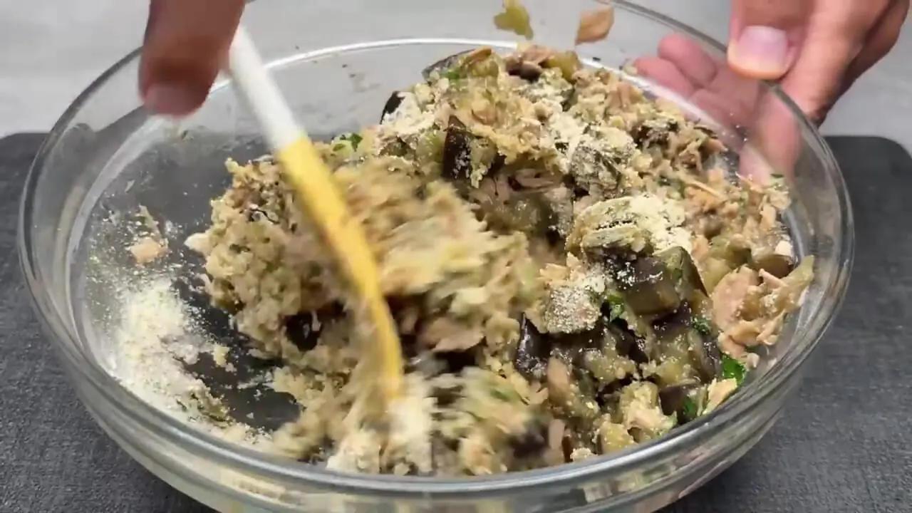 ببینید؛ طرز تهیه کوفته بادمجان با تن ماهی و سس گوجه توسط آشپز ایتالیایی