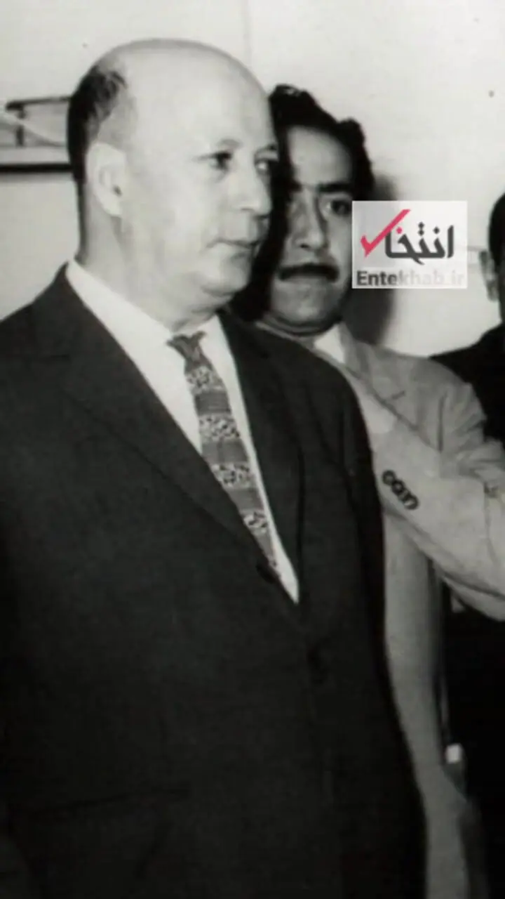 ببینید؛ سفر در زمان؛ دشمن درجه یک حزب توده