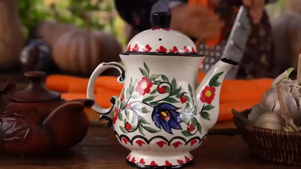 ببینید؛ غذای روستایی در آذربایجان؛ تهیه پاستا و پوره کدوتنبل در طبیعت
