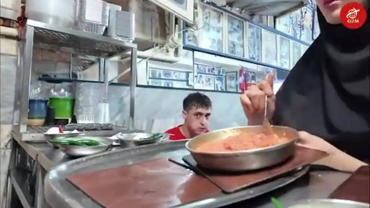 ببینید؛ غذای خیابانی در ایران؛ پخت انواع کباب، خورشت و آبگوشت در تهران
