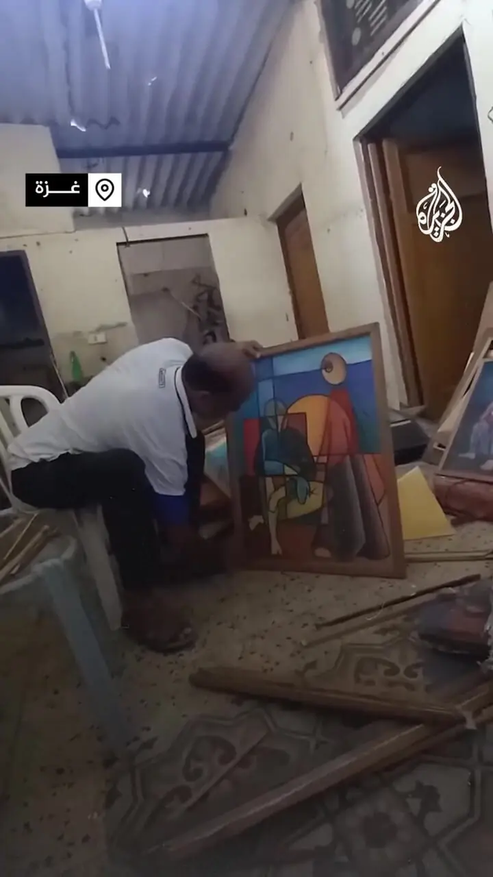ببینید؛ هنرمند فلسطینی تابلوهایش را شکست تا برای کودکانش غذا درست کند