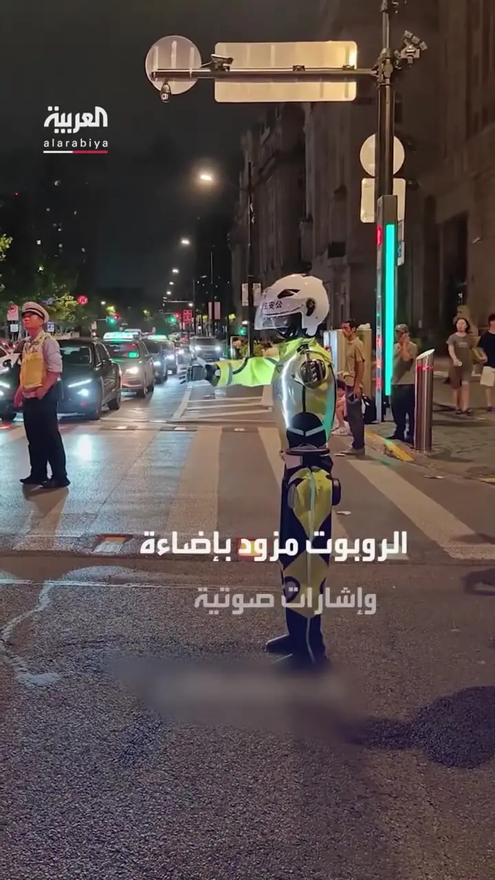 ببینید؛ «پلیس رباتی» واقعی در شانگهای رونمایی شد