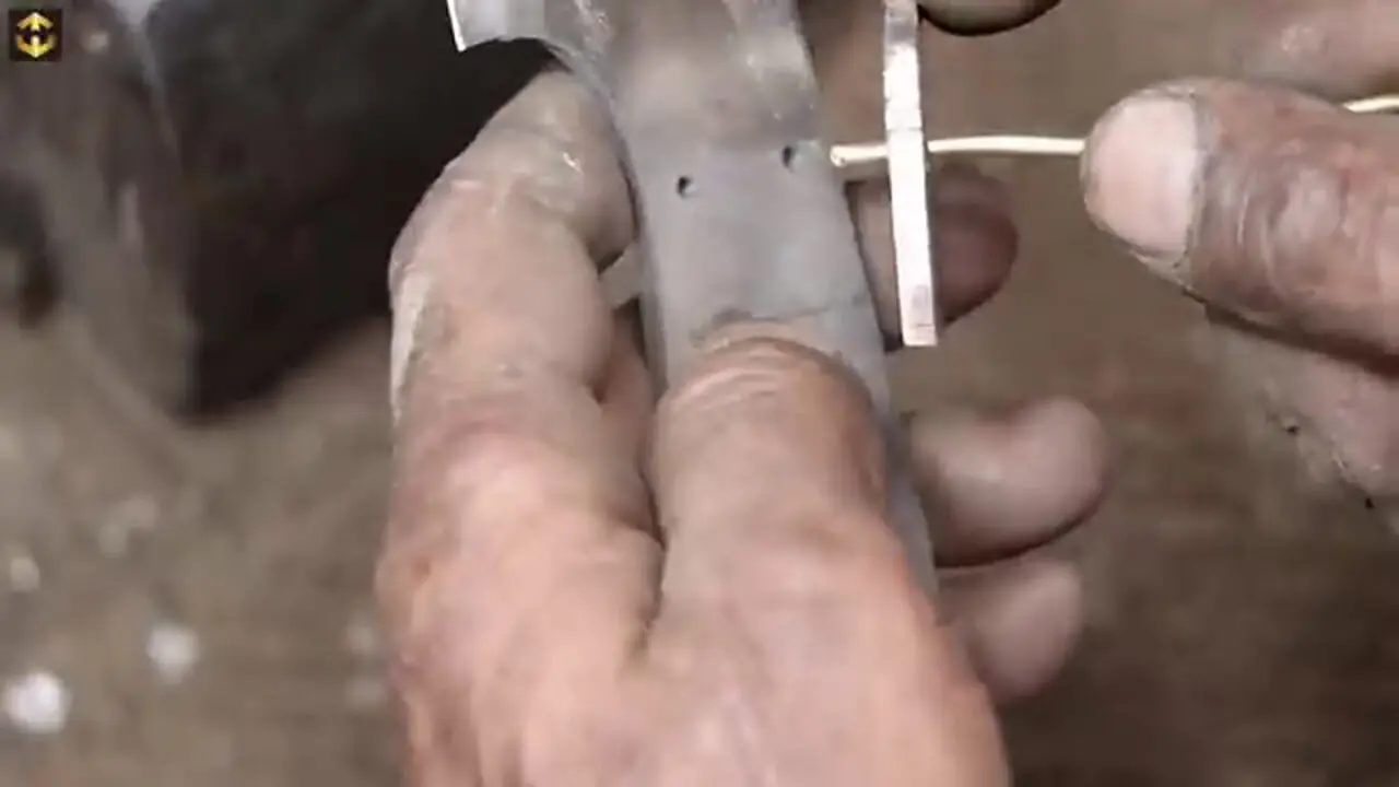 ببینید؛ مراحل دیدنی تولید انبوه چاقو آشپزخانه در کارگاهی در پاکستان