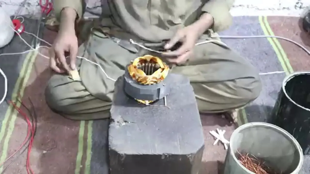ببینید؛ مراحل دیدنی ساخت پنکه در کارگاهی در پاکستان