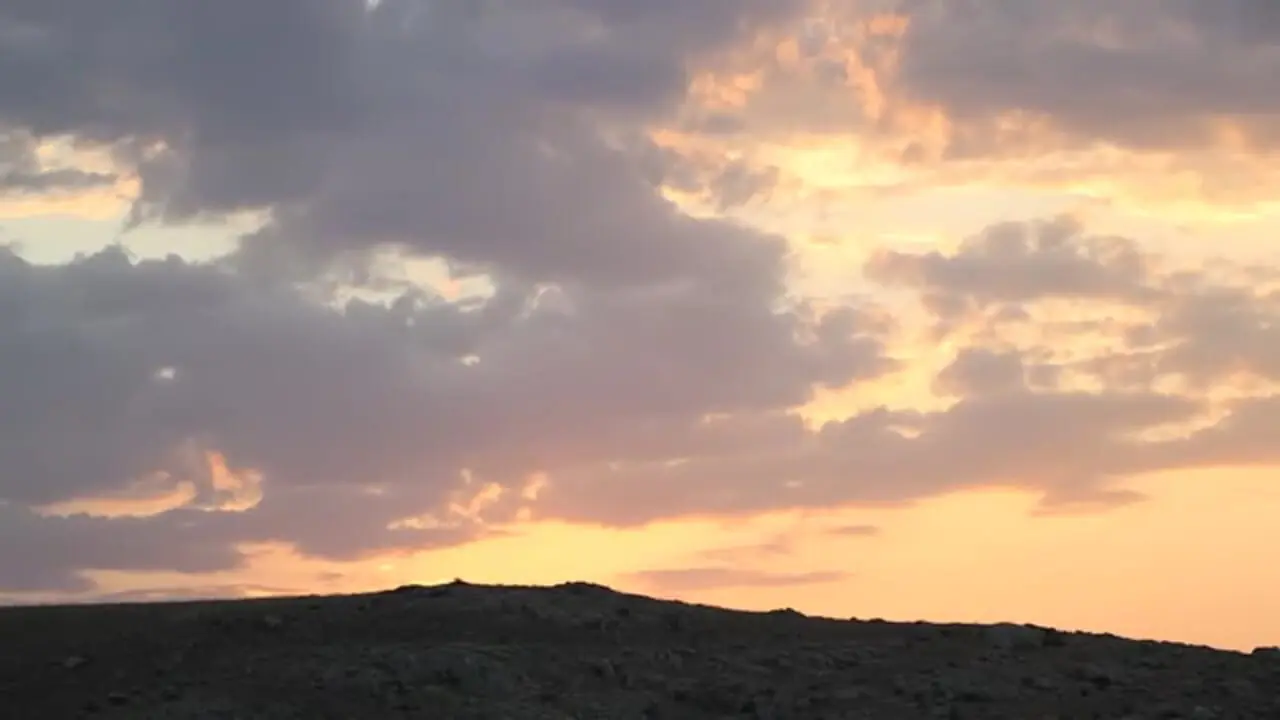 ببینید؛ غذای روستایی در ایران؛ پخت میرزاقاسمی سنتی در روستایی زیبا