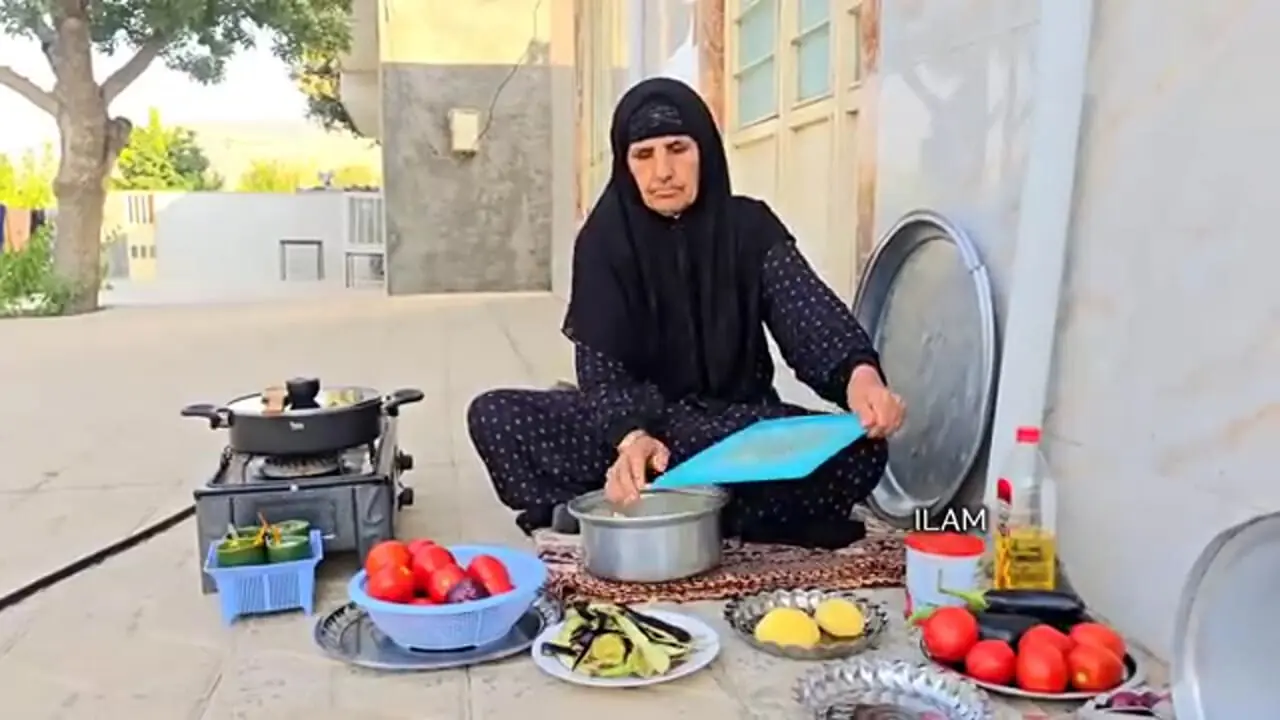 ببینید؛ غذای روستایی در ایران؛ برداشت بادمجان از مزرعه و پخت خورشت سنتی گوجه بادمجان