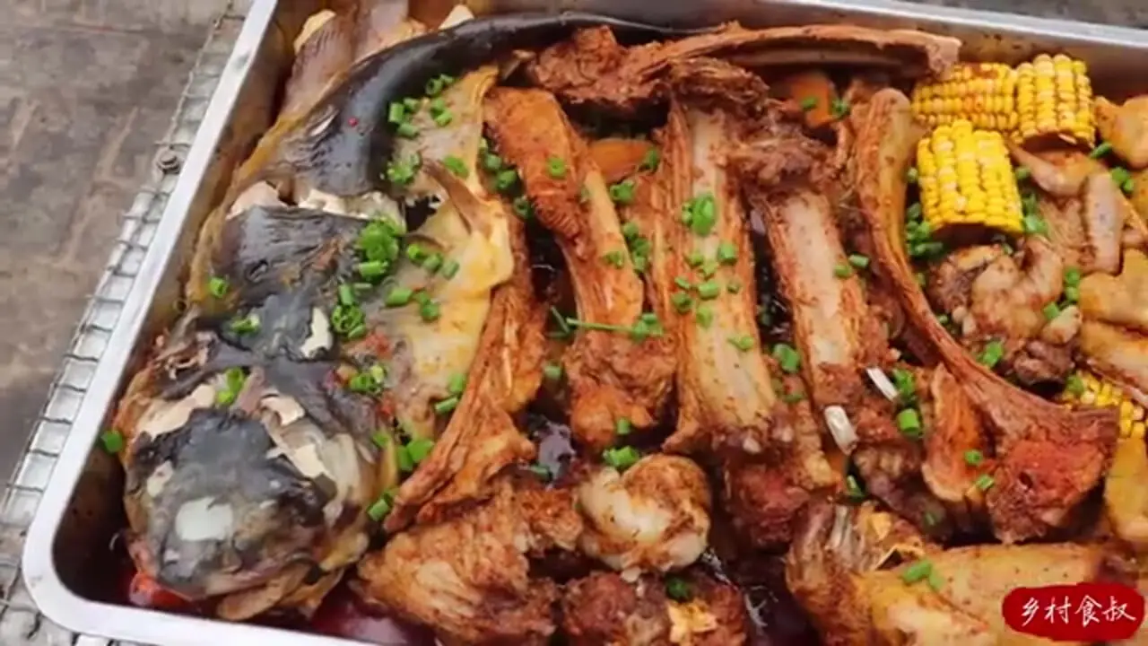 ببییند؛ غذای روستایی در چین؛ پخت غذا با گوشت بره، 5 عدد کبوتر و ماهی