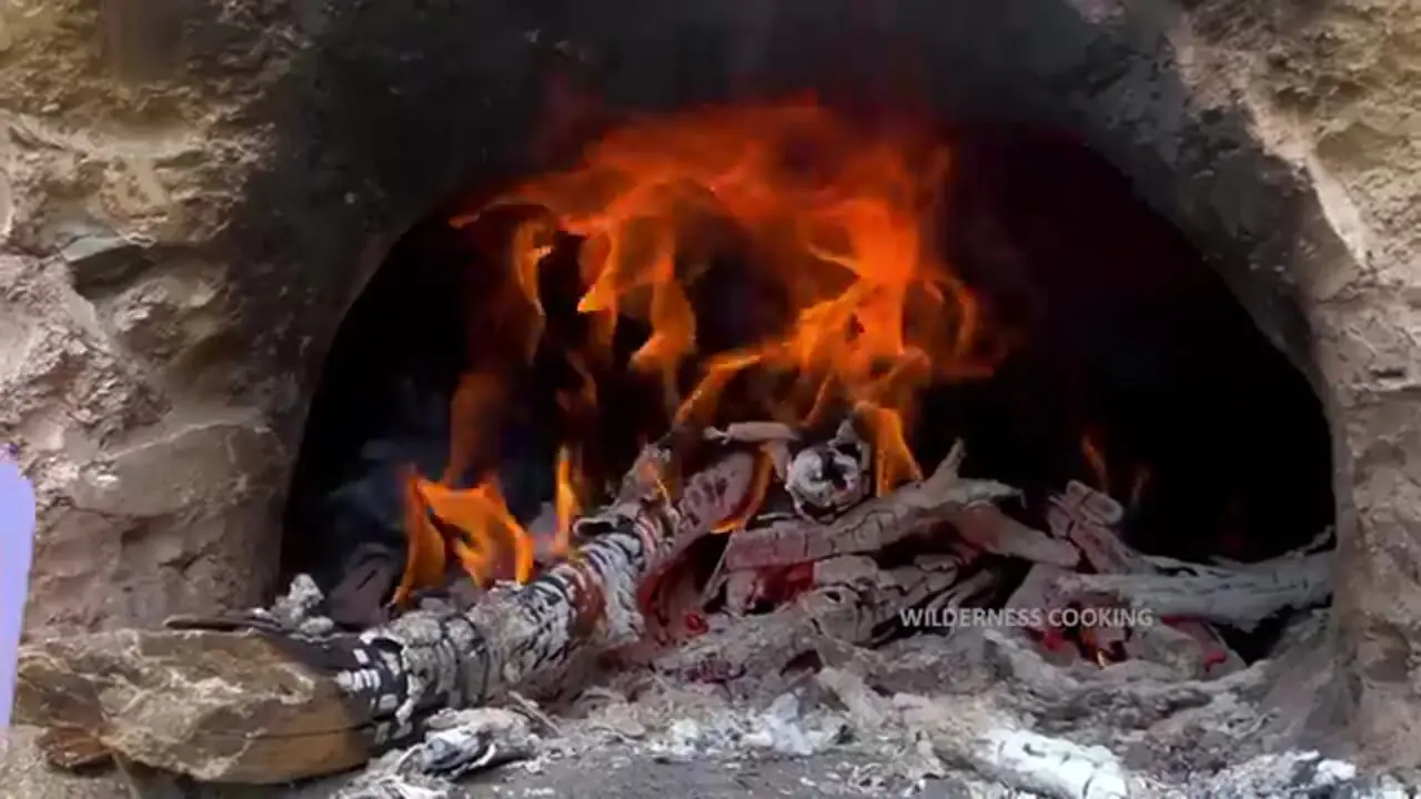 ببییند؛ غذای روستایی در آذربایجان؛ ساخت تنور در طبیعت و کباب کردن گوشت گاو در آن