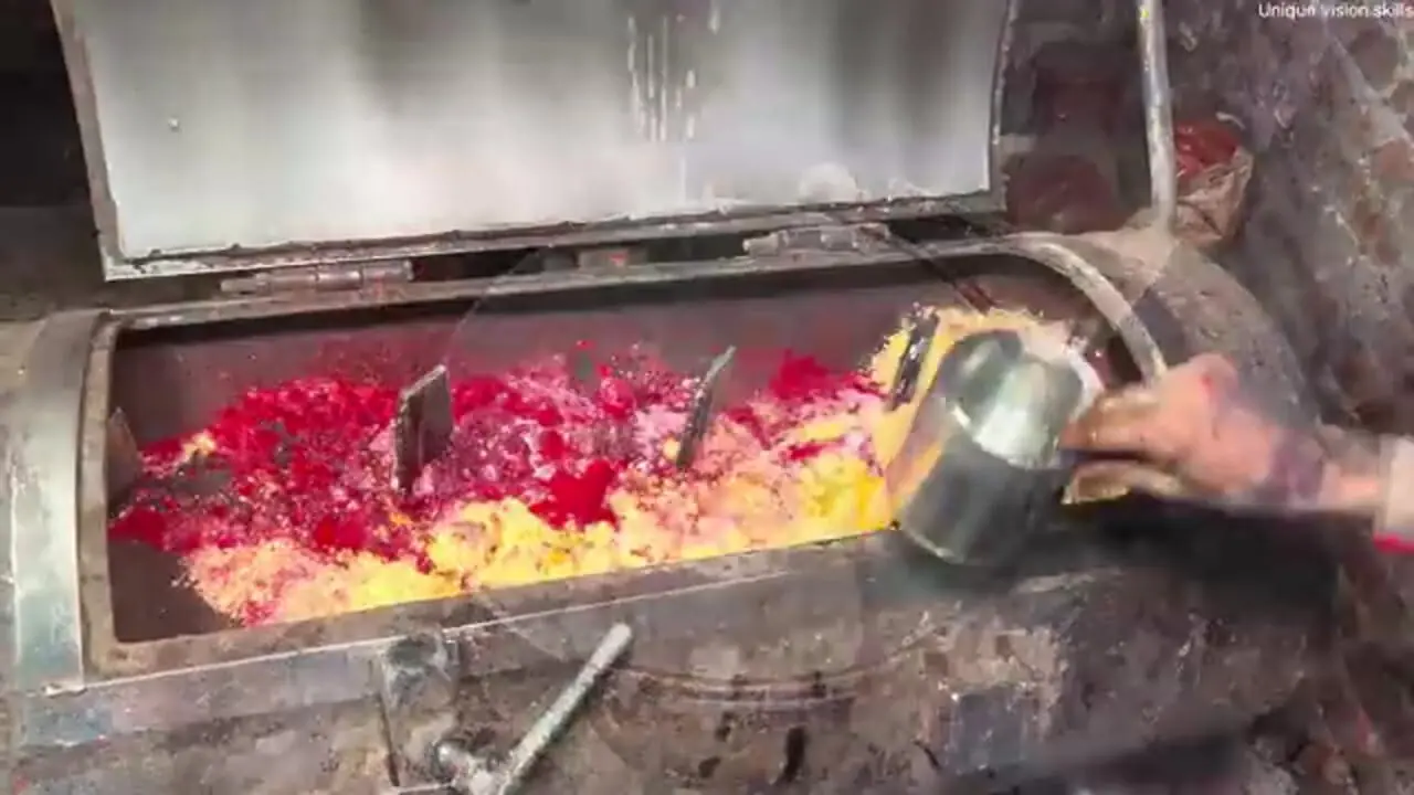 مراحل بازیافت دمپایی های قدیمی و تولید دمپایی های جدید در پاکستان