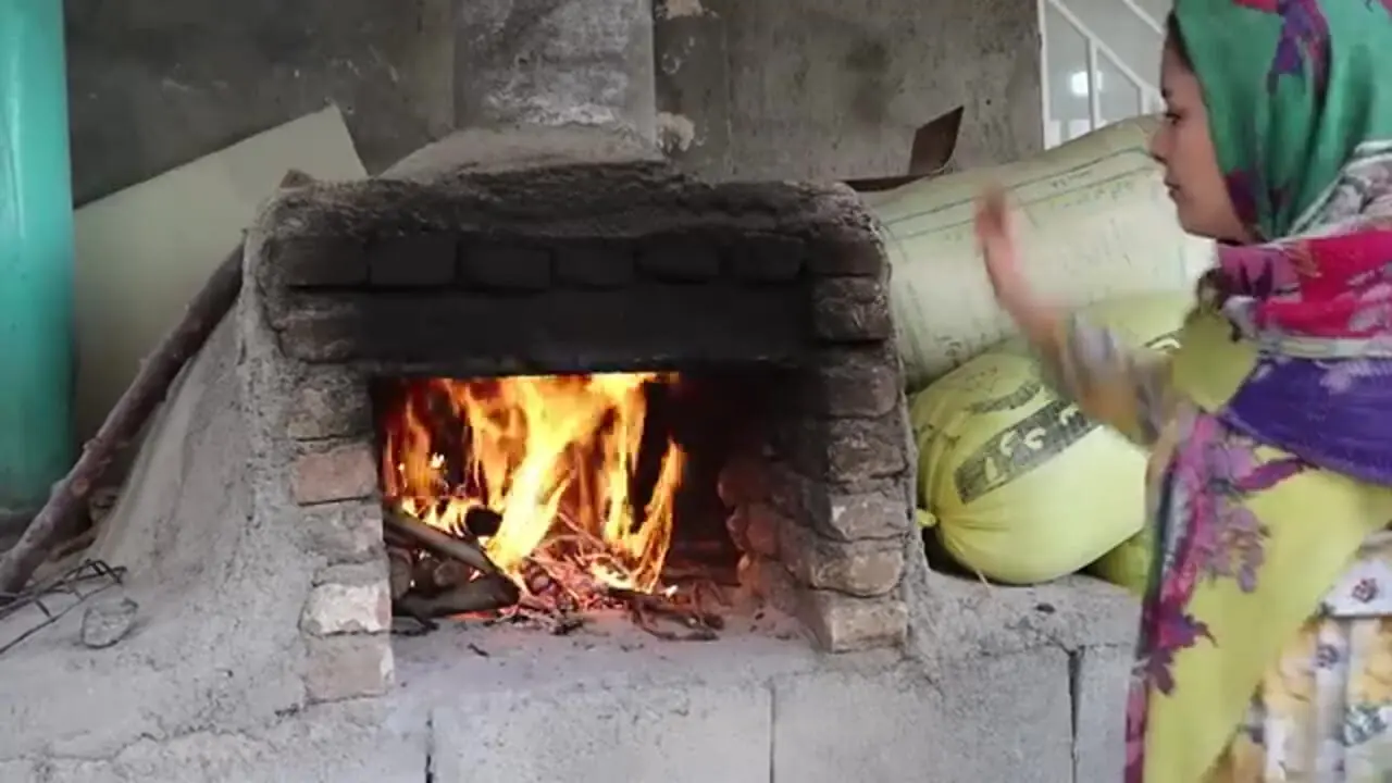 ببینید؛ غذای روستایی در ایران؛ پخت نان ترکی پیده
