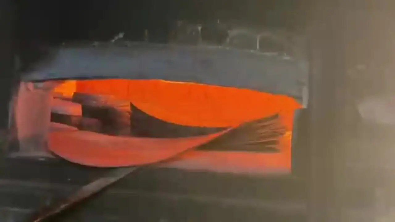 مراحل دیدنی ساخت سیم مسی از طریق بازیافت قابله های بزرگ قدیمی در پاکستان