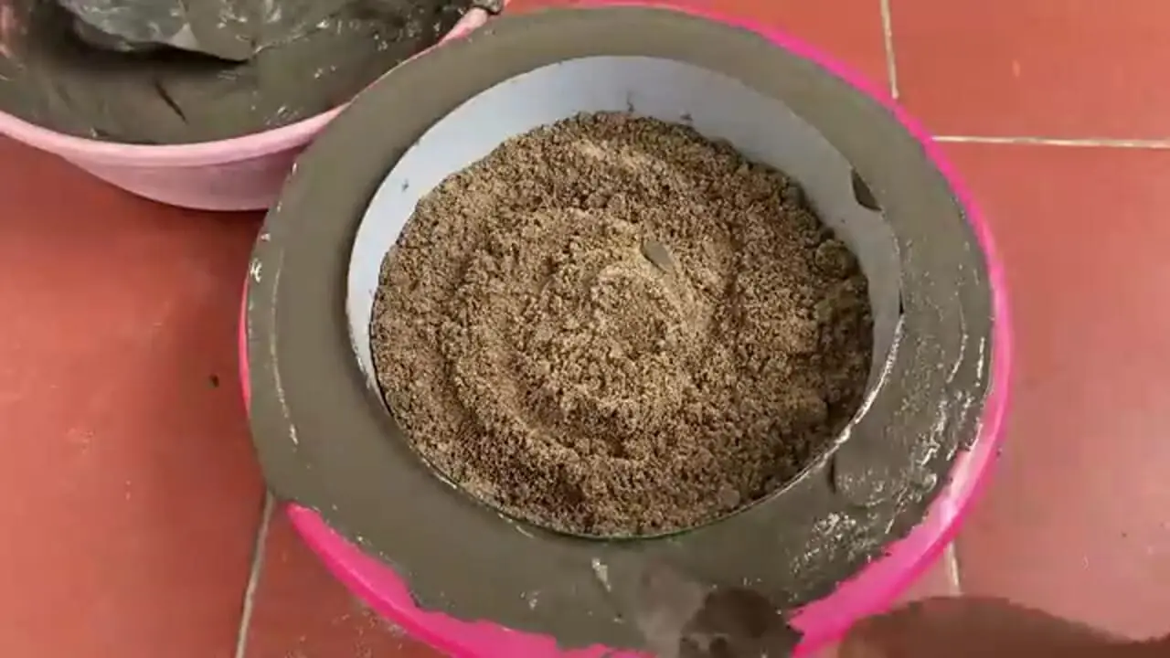 ببینید؛ نحوه ساخت یک گلدان کم هزینه با سیمان و سبد پلاستیکی به روش استاد چینی