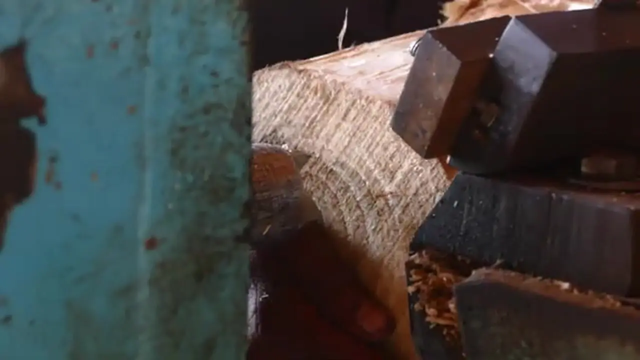 فرآیند تماشایی تولید انبوه چوب بستنی در کارگاهی در پاکستان