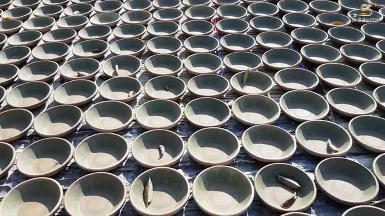 مراحل دیدنی ساخت انواع ظروف سنتی سفالی در یک کارگاه در پاکستان