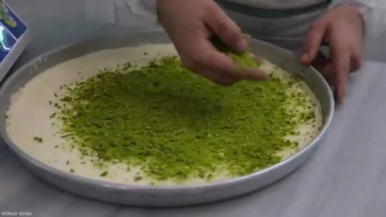 نگاهی به مراحل تهیه باقلوای اصیل و محبوب در ترکیه
