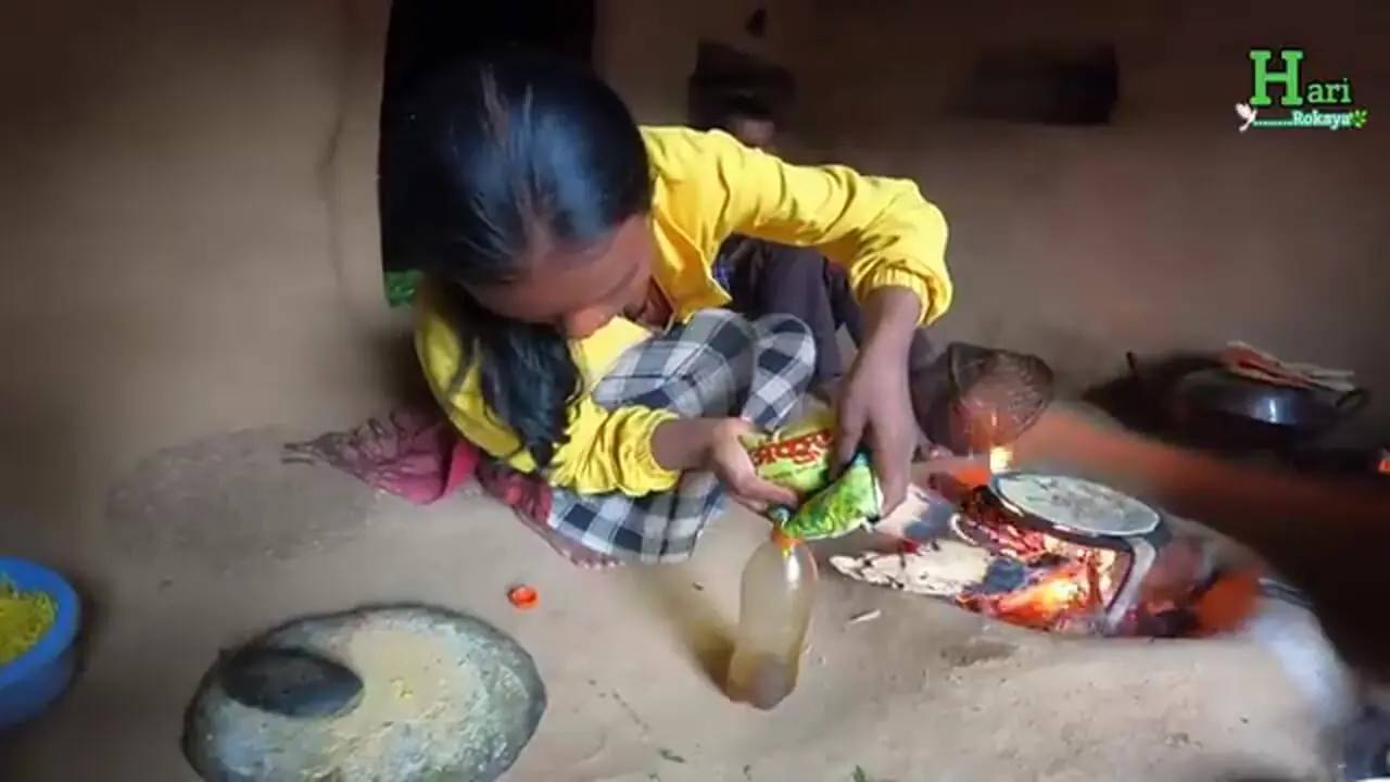 ببییند| غذای روستایی در نپال؛ برداشت سبزی های کوهی و پخت ماکارونی در هیمالیا