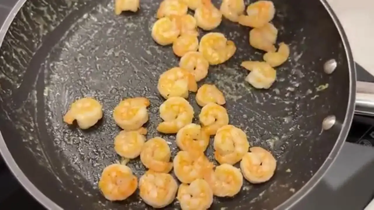 طرز تهیه یک پاستای ایتالیایی خوشمزه با میگو