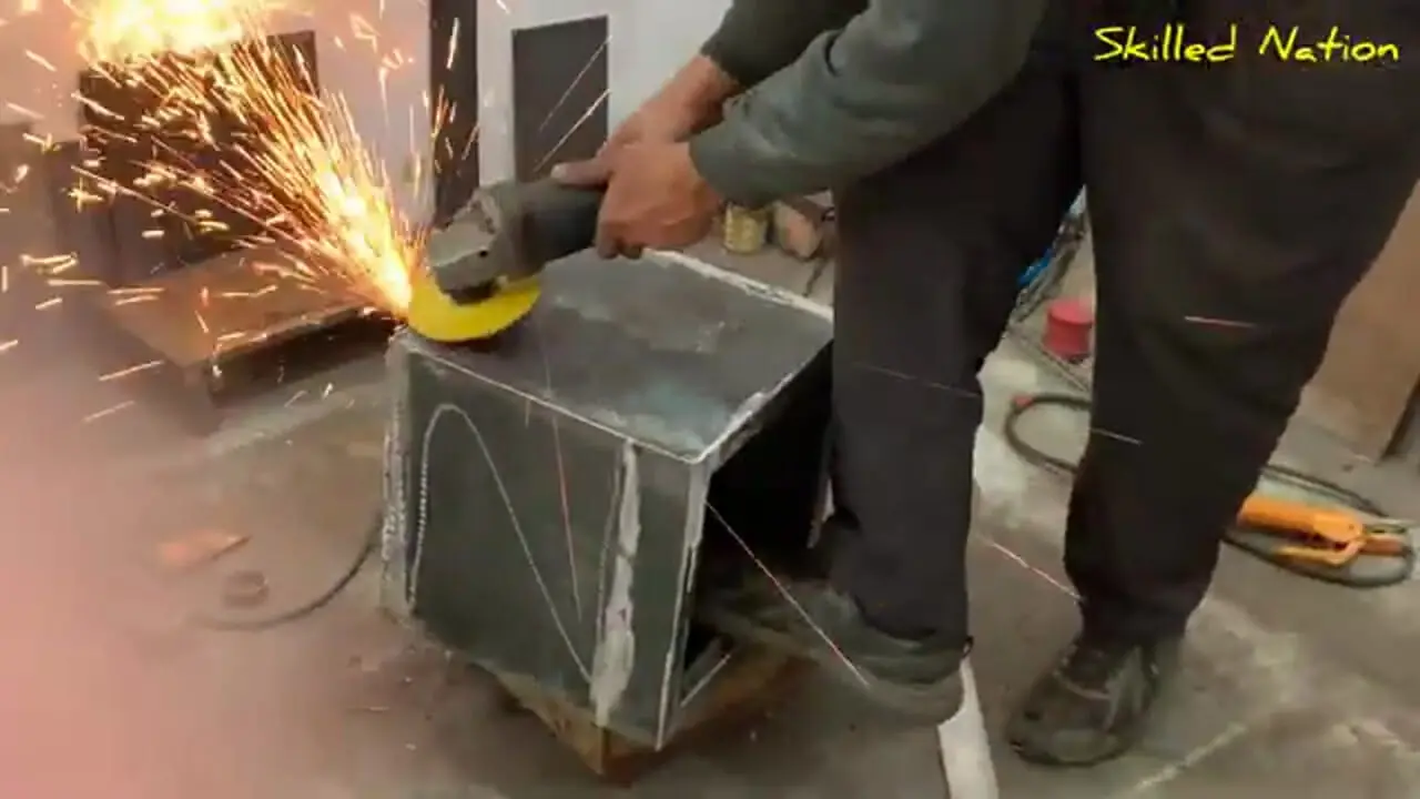 مراحل شگفت انگیز ساخت یک گاو صندوق فلزی توسط استاد پاکستانی