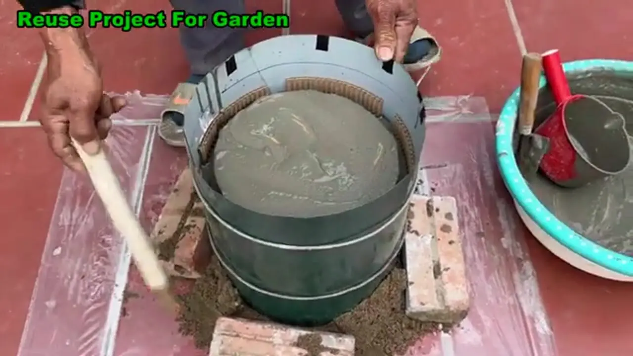 ببینید| با مقوا و سیمان، یک گلدان خلاقانه و زیبا بسازید