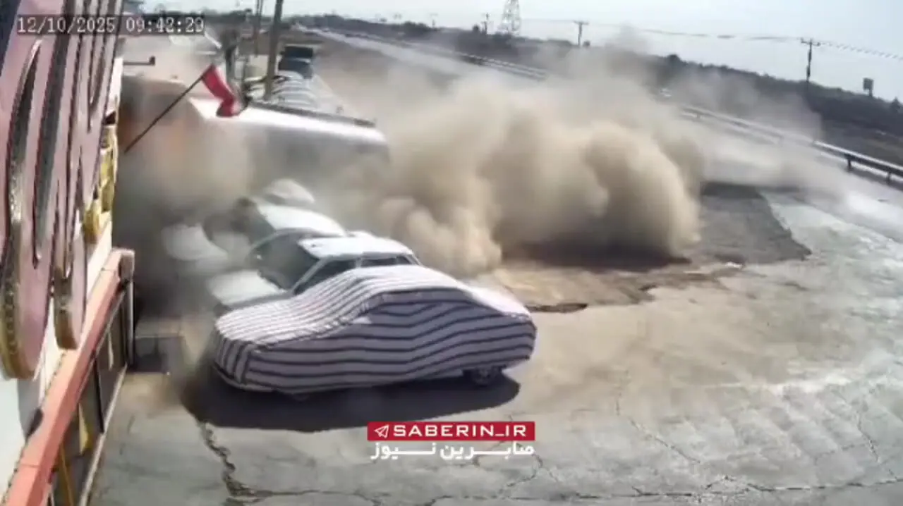 ببینید؛ لحظه هولناک ترکیدن لاستیک یک کامیون وسط اتوبان